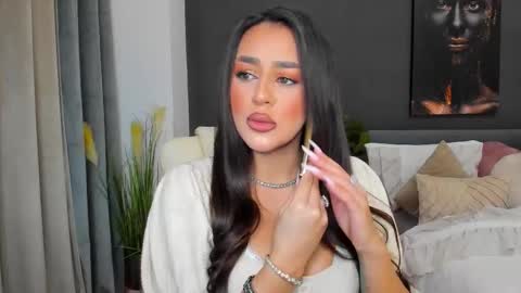 Sonia  Rey online show from 12-17-25, 01:28