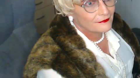 sonjairene online show from 12-25-24, 02:35