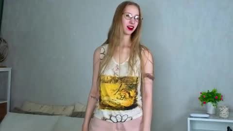 Snapshot of sonleduc chatting on 11-30-25, 01:42 Im Lina Welcome guys online show from 11-30-25, 01:42