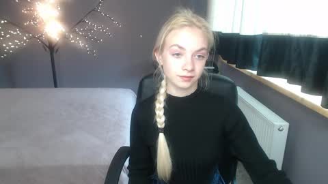 Snapshot of sonnysofia chatting on 04-22-26, 05:32 Sonya online show from 04-22-26, 05:32