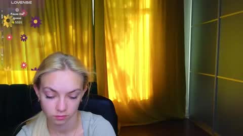 Snapshot of sonnysofia chatting on 05-25-26, 05:35 Sonya online show from 05-25-26, 05:35