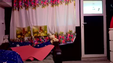 Snapshot of sonya_wet_ chatting on 05-18-26, 10:10 Sonya online show from 05-18-26, 10:10