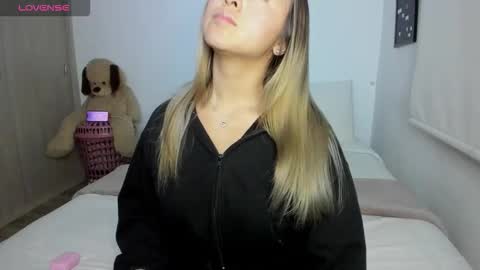 Snapshot of sophi_moreno chatting on 03-03-26, 01:12 Sofi online show from 03-03-26, 01:12