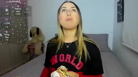 Snapshot of sophi_moreno chatting on 06-30-26, 12:44 Sofi online show from 06-30-26, 12:44