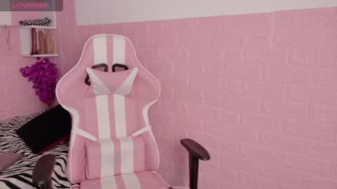 Snapshot of sophi_sweet11 chatting on 05-27-26, 02:14 SOPHI online show from 05-27-26, 02:14