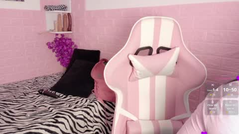 Snapshot of sophi_sweet11 chatting on 05-29-26, 01:53 SOPHI online show from 05-29-26, 01:53