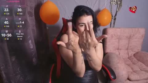 Snapshot of sophi_tay chatting on 10-18-25, 01:19 Sophi Tay online show from 10-18-25, 01:19