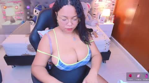 Snapshot of sophia__boobs chatting on 11-10-25, 07:29 Sofia online show from 11-10-25, 07:29