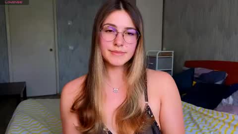 Snapshot of sophia_euphoria chatting on 05-19-26, 08:53 Sophia online show from 05-19-26, 08:53