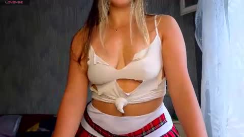 Snapshot of sophia_euphoria chatting on 07-20-26, 09:12 Sophia online show from 07-20-26, 09:12