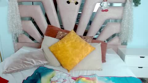 Sophia  online show from 12-23-24, 10:12