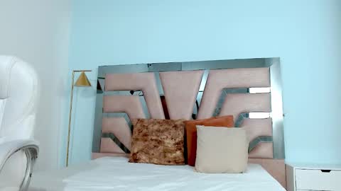 Sophia  online show from 01-18-25, 08:30