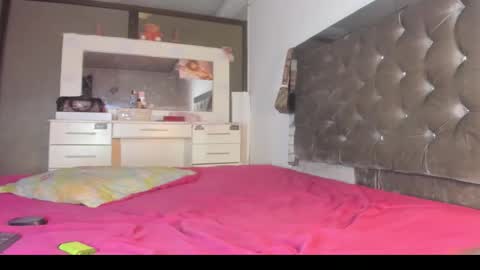 Snapshot of sophia_horny19 chatting on 12-18-25, 11:00 sophia_horny19 online show from 12-18-25, 11:00