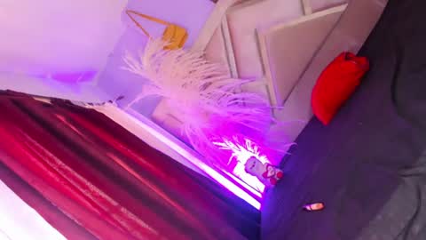 Snapshot of sophia_horny19 chatting on 06-16-26, 06:32 sophia_horny19 online show from 06-16-26, 06:32