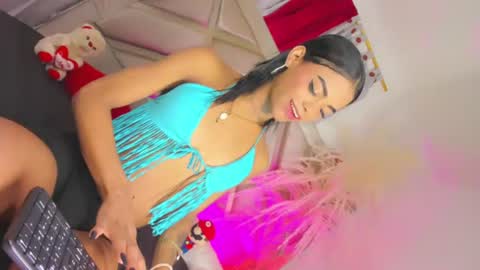 Snapshot of sophia_horny19 chatting on 07-08-26, 12:48 sophia_horny19 online show from 07-08-26, 12:48