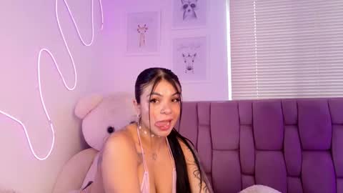 Snapshot of sophia_karsonn chatting on 11-21-25, 09:46 Sophia Carson online show from 11-21-25, 09:46