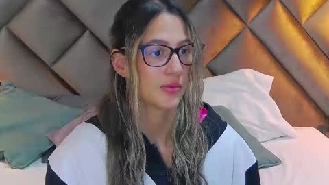 Sofia online show from 12-22-25, 02:25