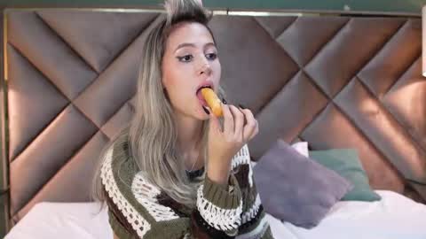 Snapshot of sophia_loreenn chatting on 04-29-26, 12:09 Sofia online show from 04-29-26, 12:09