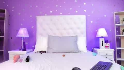 Sophia  online show from 10-18-25, 07:25