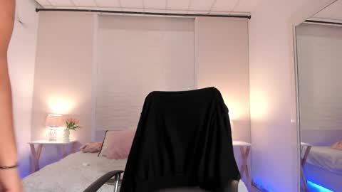  S O P H I A  online show from 02-12-26, 11:38