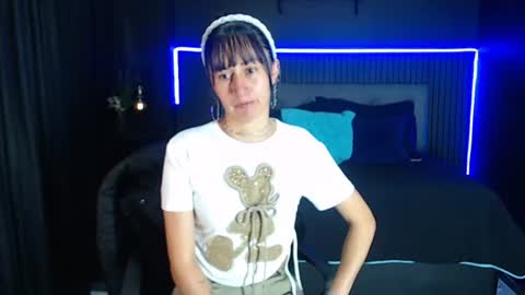 Snapshot of sophia_w_ chatting on 06-22-26, 01:19 S O P H I A online show from 06-22-26, 01:19