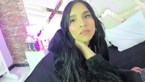 Sophia Paris online show from 10-22-25, 03:18