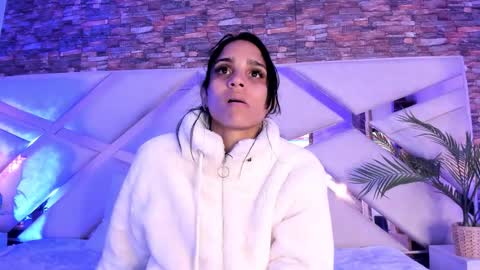 Sophia Paris online show from 12-23-25, 04:10