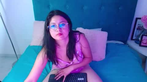 Snapshot of sophiaa_queen2 chatting on 10-22-25, 05:56 sophiaa_queen2 online show from 10-22-25, 05:56