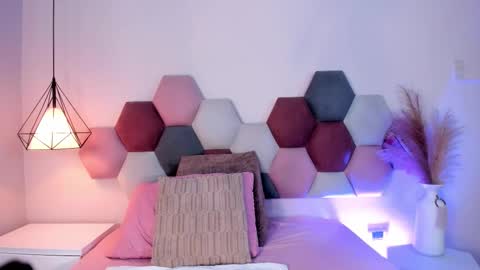 sophiacolliins online show from 09-11-25, 12:44