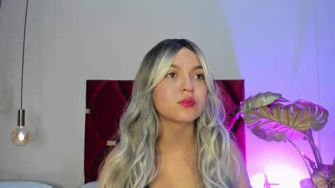 sophiacolliins online show from 10-15-25, 11:43