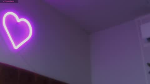 Snapshot of sophialaxx chatting on 05-13-26, 07:11 Sophia online show from 05-13-26, 07:11