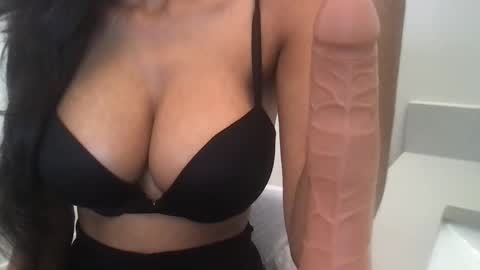 Snapshot of sophiaraexx chatting on 10-17-25, 03:14 Sophia online show from 10-17-25, 03:14