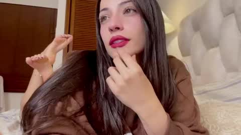 Snapshot of sophiarommie chatting on 05-12-26, 05:48 sophiarommie online show from 05-12-26, 05:48