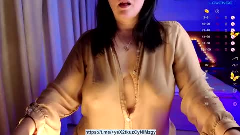 Snapshot of sophiasoft chatting on 05-29-26, 02:15 Sophia online show from 05-29-26, 02:15