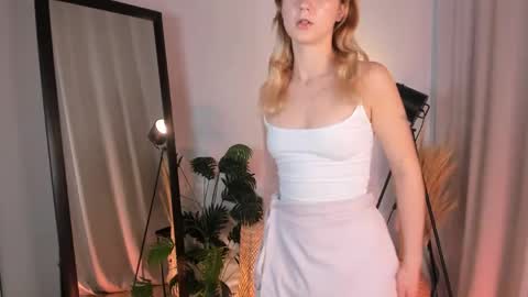 Snapshot of sophie_blossom_ chatting on 05-02-26, 02:00 Sophia online show from 05-02-26, 02:00