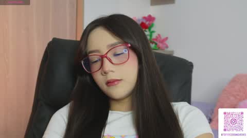 Sophie or Sof online show from 05-06-26, 10:04