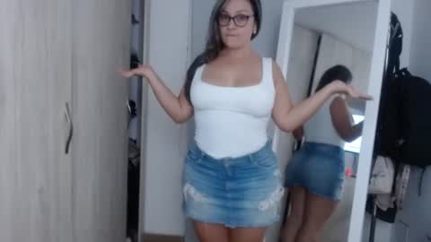 Snapshot of sophie_lopez1 chatting on 06-11-26, 02:11 Sofa online show from 06-11-26, 02:11