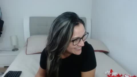 Snapshot of sophie_lopez1 chatting on 07-26-26, 02:53 Sofa online show from 07-26-26, 02:53
