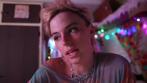 Snapshot of sophie_lovely chatting on 12-24-24, 05:05 derpy derpington online show from 12-24-24, 05:05