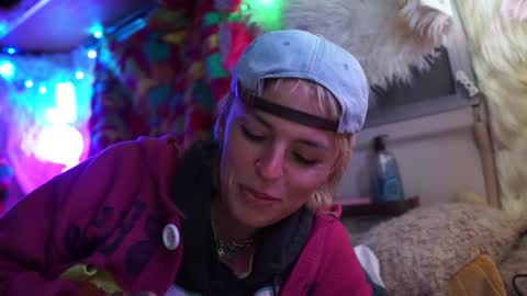 Snapshot of sophie_lovely chatting on 01-28-25, 06:05 derpy derpington online show from 01-28-25, 06:05