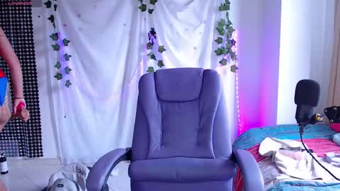 Sophie  online show from 12-18-25, 09:10