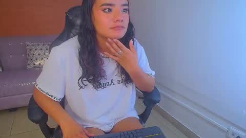 Snapshot of sophie_t_ chatting on 12-11-24, 02:09 Sofia online show from 12-11-24, 02:09