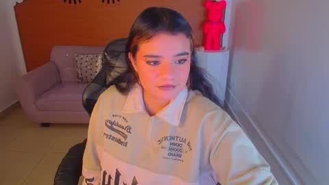 Snapshot of sophie_t_ chatting on 12-21-24, 11:11 Sofia online show from 12-21-24, 11:11
