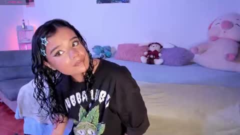 Snapshot of sophie_t_ chatting on 06-25-26, 05:07 Sofia online show from 06-25-26, 05:07