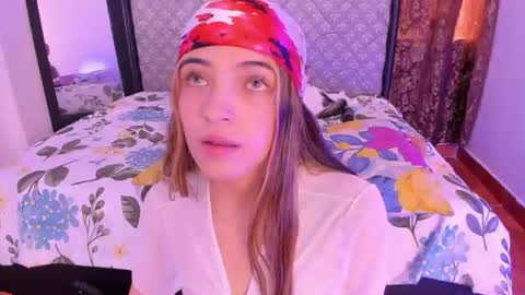 Snapshot of sophie_vega1 chatting on 06-11-26, 06:39 Sophie online show from 06-11-26, 06:39