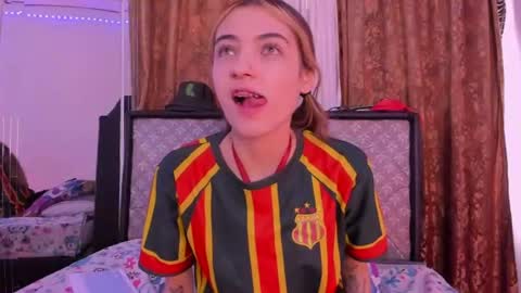 Snapshot of sophie_vega1 chatting on 06-28-26, 05:30 Sophie online show from 06-28-26, 05:30
