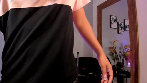 sophie_w1 online show from 12-05-25, 12:36