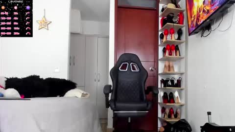 sophiebaker__ online show from 12-22-25, 01:57