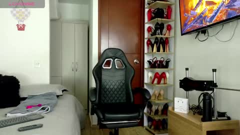 sophiebaker__ online show from 04-17-26, 02:25