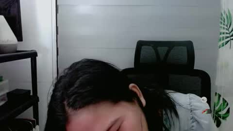 Snapshot of sophiebaley_ chatting on 10-17-25, 07:38 Sophie online show from 10-17-25, 07:38